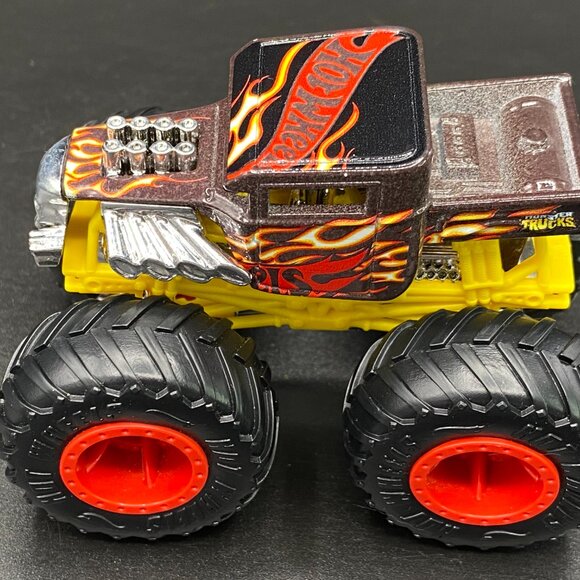 Hot Wheels Bone Shaker Color Shifters 1:64 Diecast Monster Truck - Picture 10 of 16